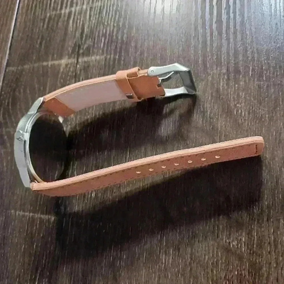 Minimalist neutral watch - Picture 4 of 5